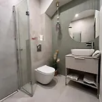 Ku Sloncu - - *